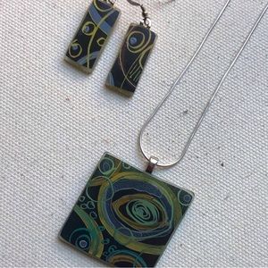Silver and glass geometric print necklace and earring set